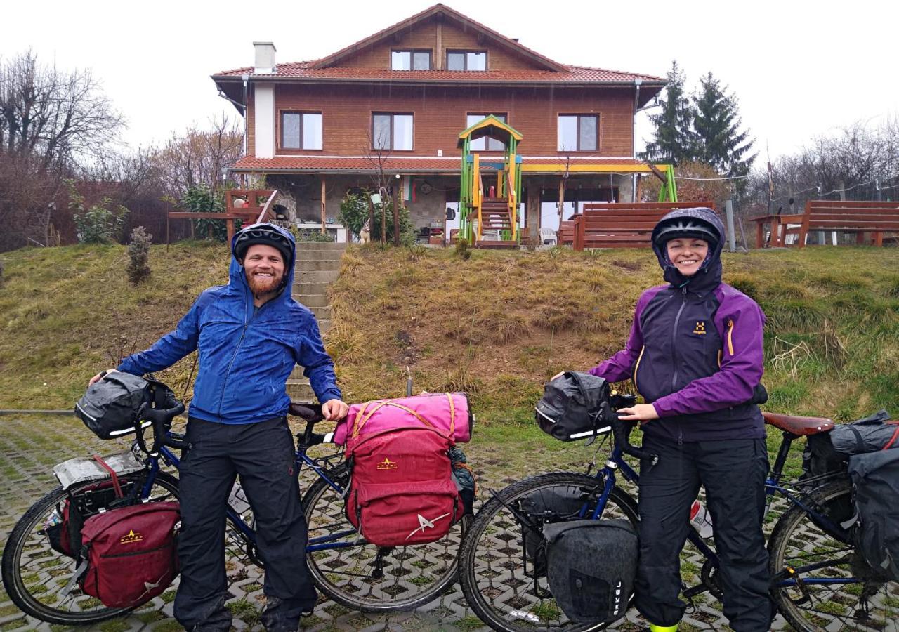 Yan Bibiyan Guest House Negushevo ภายนอก รูปภาพ